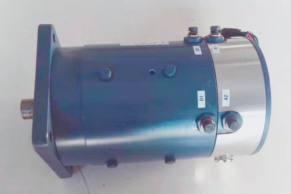 電動(dòng)高爾夫球車(chē)專(zhuān)用電機(jī)是直流的還是交流的？